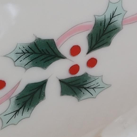 LIKE NEW! IOB Mikasa Porcelain Ribbon Holly Sleigh FK017 Ivory Color With Box - Picture 7 of 15